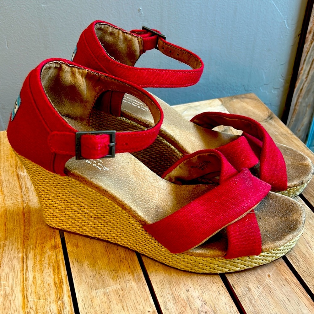 Tom’s Wedge sandals